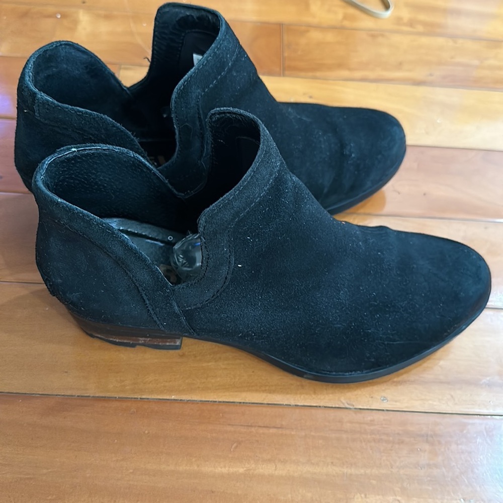 Sorel black suede leather ankle boots size 9 comfy. Every day workwear